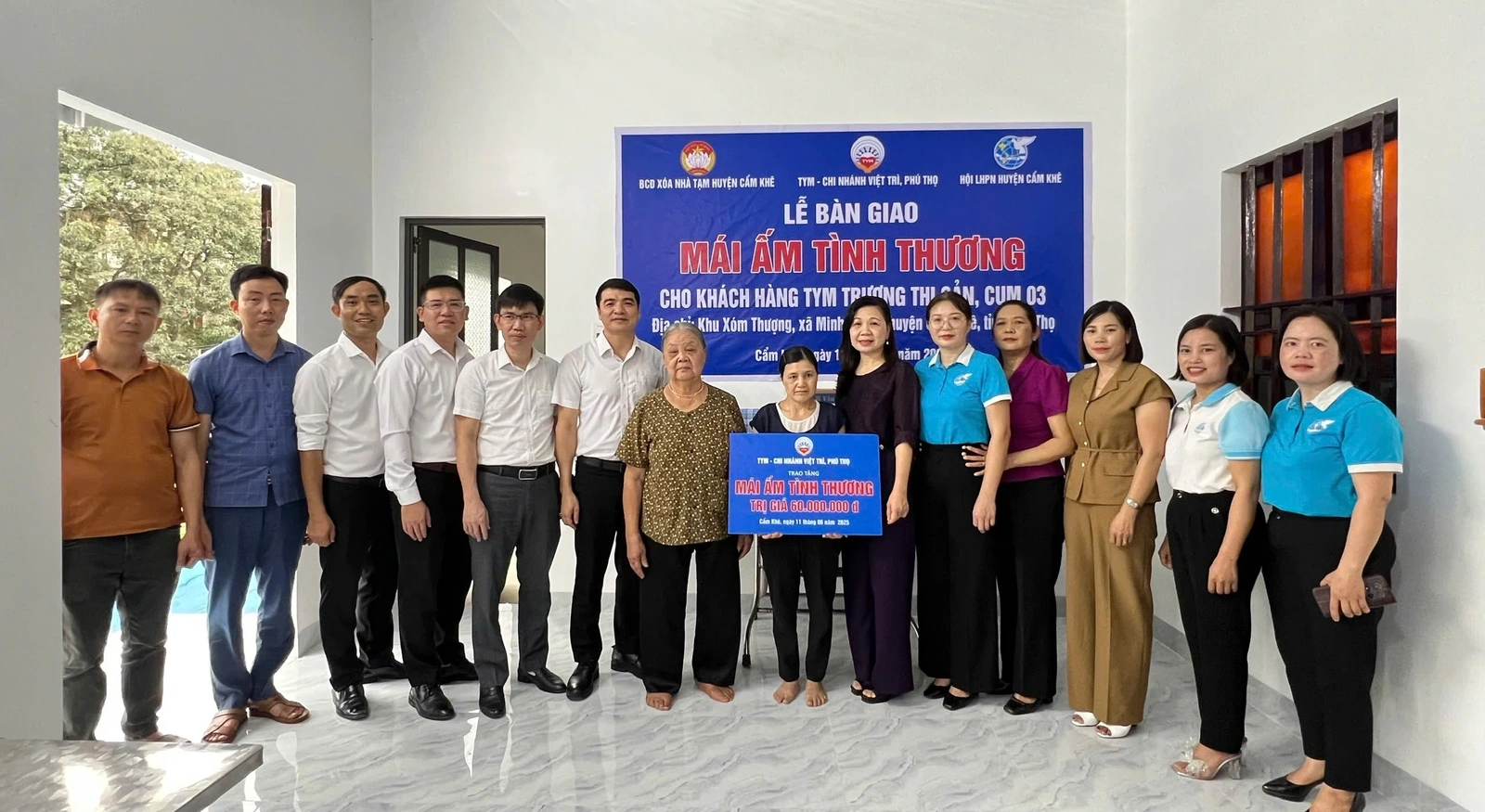 Bàn giao nhà “Mái ấm tình thương” cho khách hàng TYM