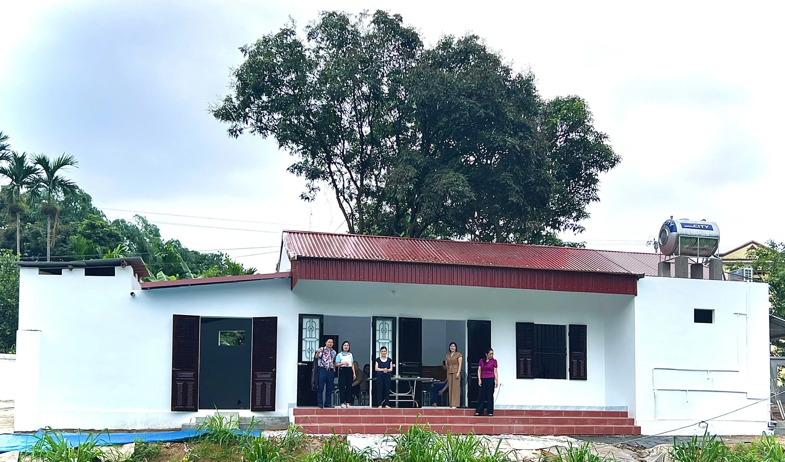 Bàn giao nhà “Mái ấm tình thương” cho khách hàng TYM