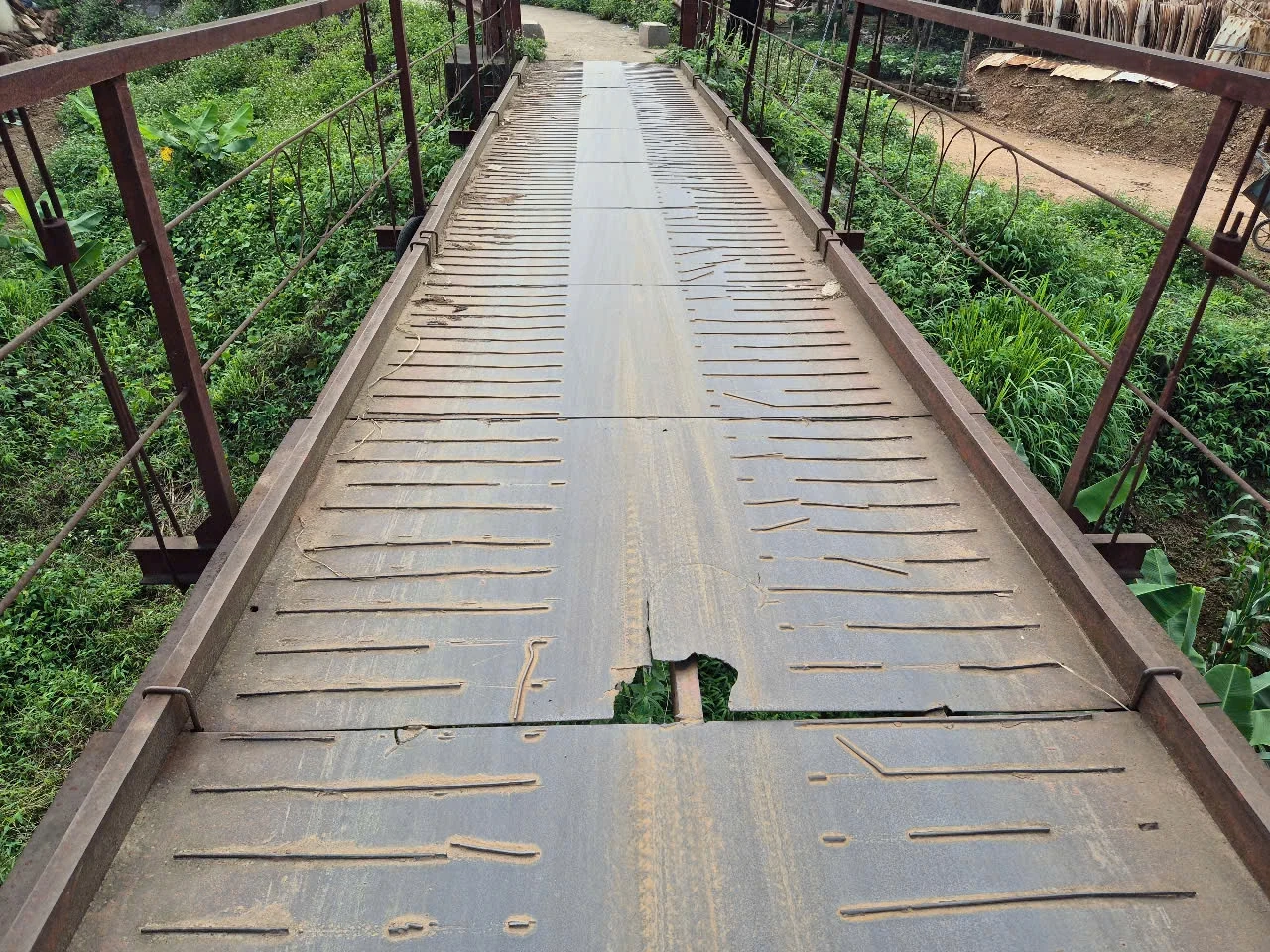 Đẩy nhanh tiến độ sửa chữa, bảo dưỡng cầu treo bị xuống cấp, hư hỏng