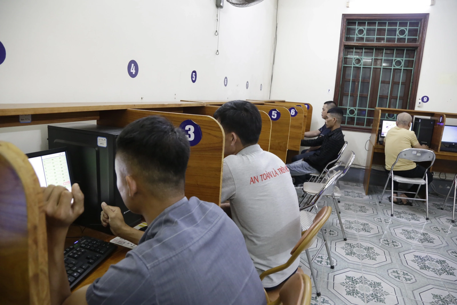 Tổ chức thi sát hạch, cấp giấy phép lái xe