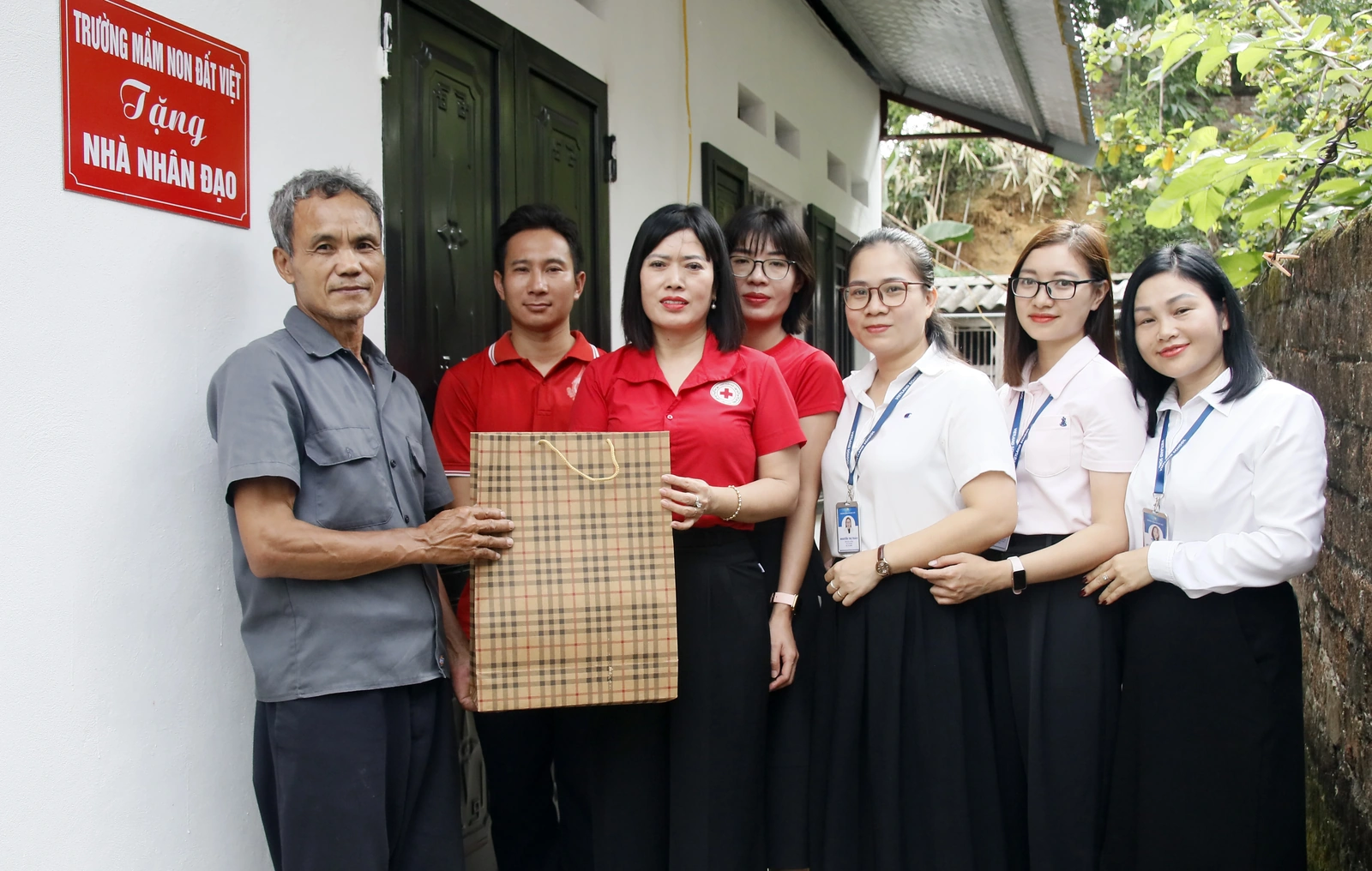 Trao “Nhà nhân đạo” tại thành phố Việt Trì