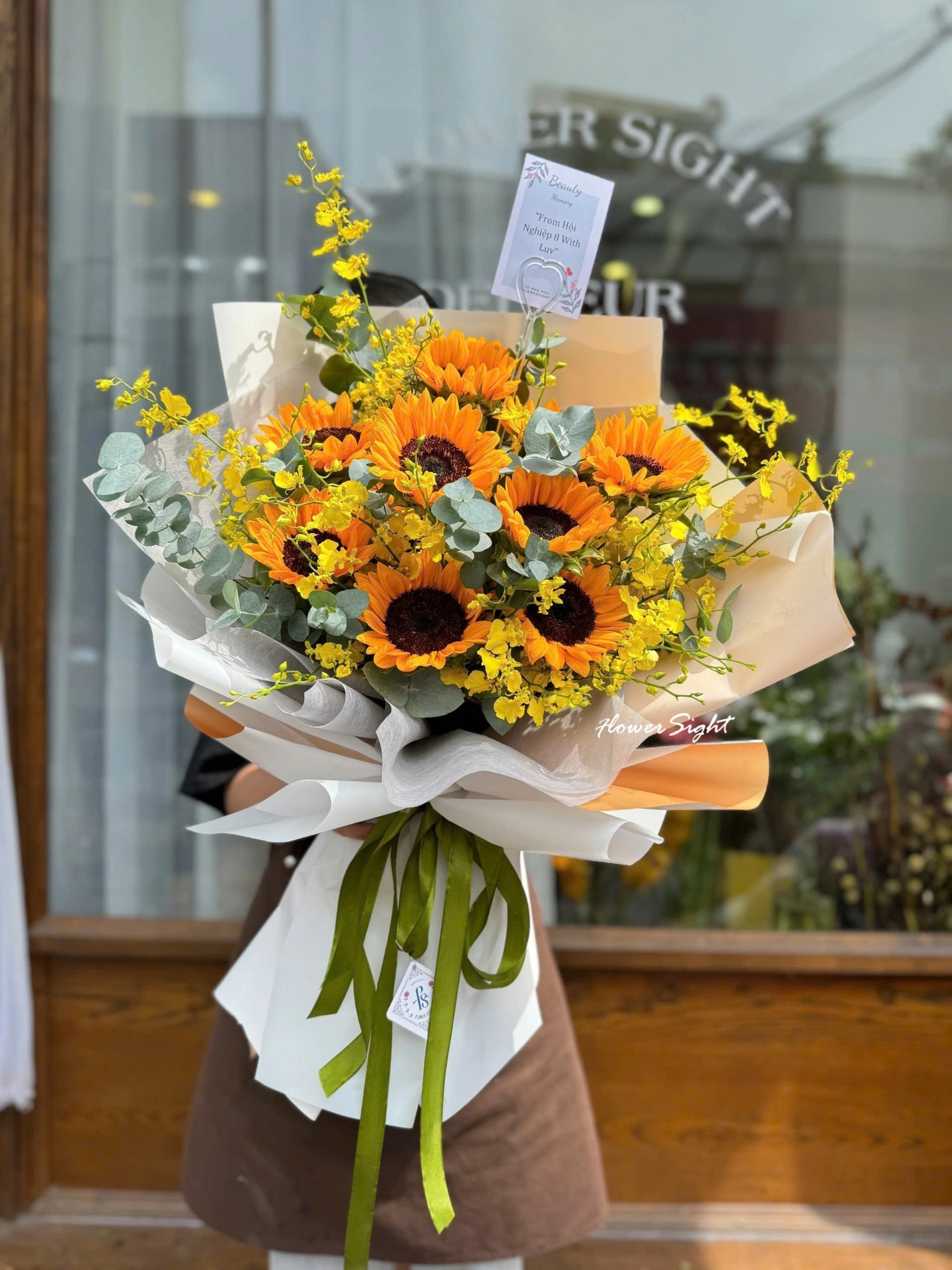 Gợi ý các loại hoa chúc mừng ý nghĩa cho mọi dịp đặc biệt từ Flowersight.com