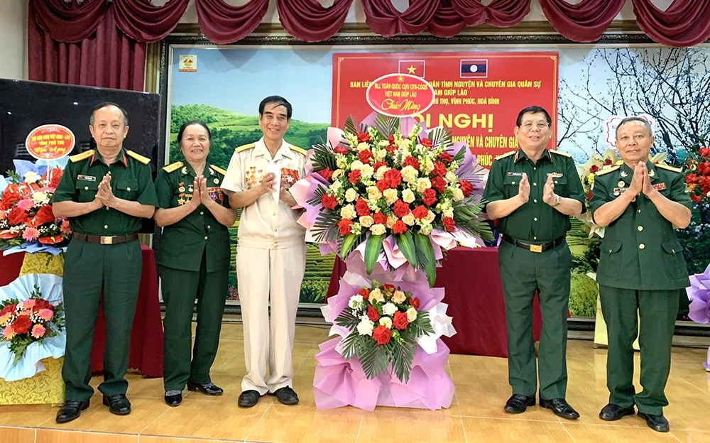 Hợp nhất Ban liên lạc cựu quân nhân và chuyên gia quân sự giúp Lào
