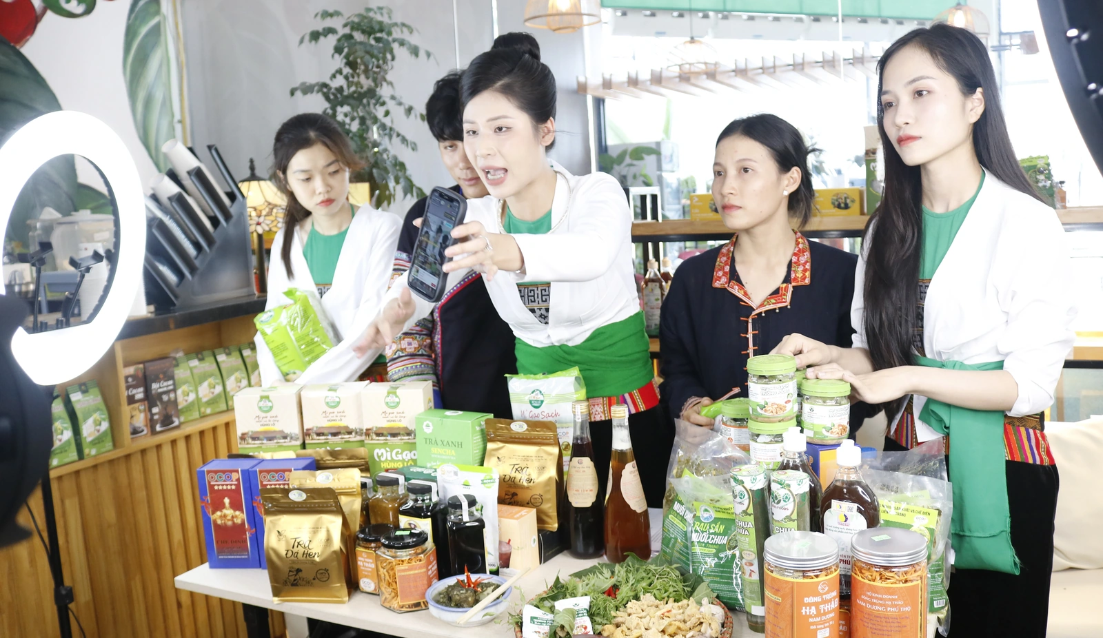 Kỳ I: Tiên phong nền kinh tế số