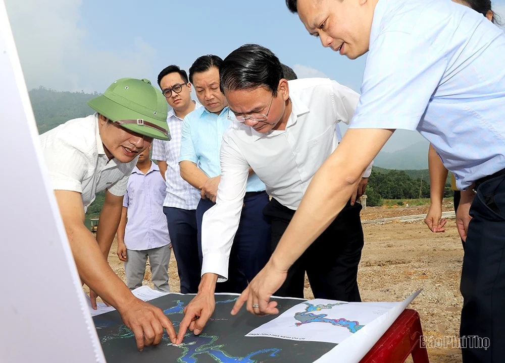 Bí thư Tỉnh ủy Đặng Xuân Phong thăm và làm việc tại xã Trung Sơn