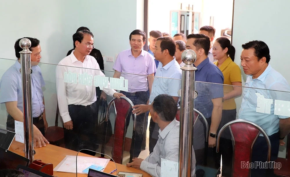 Bí thư Tỉnh ủy Đặng Xuân Phong thăm và làm việc tại xã Trung Sơn