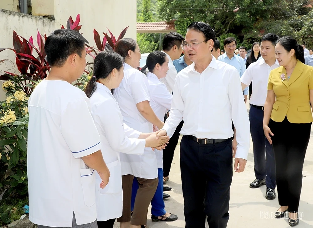 Bí thư Tỉnh ủy Đặng Xuân Phong thăm và làm việc tại xã Trung Sơn