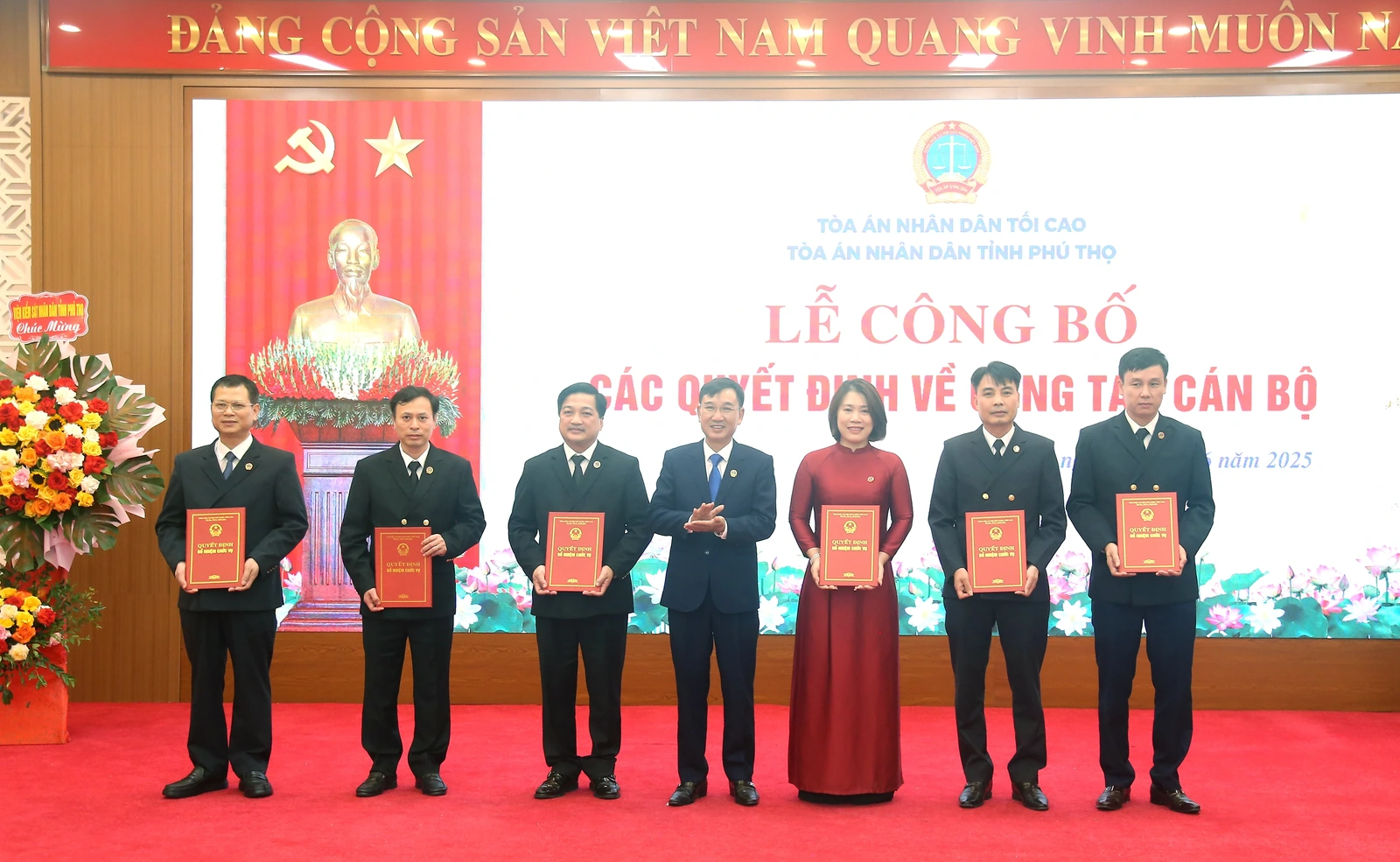 Công bố các quyết định về công tác cán bộ của Chánh án TAND tối cao