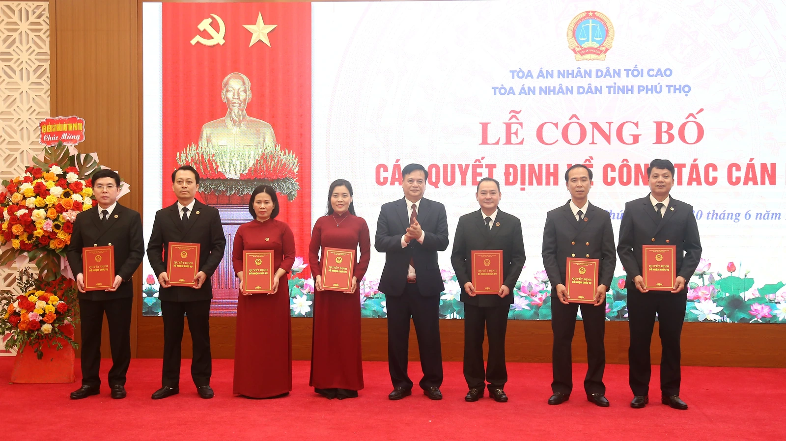 Công bố các quyết định về công tác cán bộ của Chánh án TAND tối cao