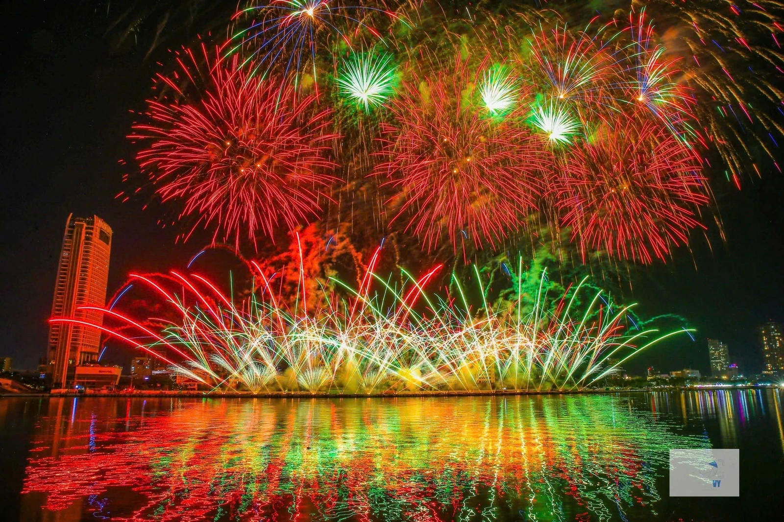 Z121 Vina Pyrotech giành vị trí Á quân Lễ hội pháo hoa Quốc tế Đà Nẵng ngay năm đầu tham dự