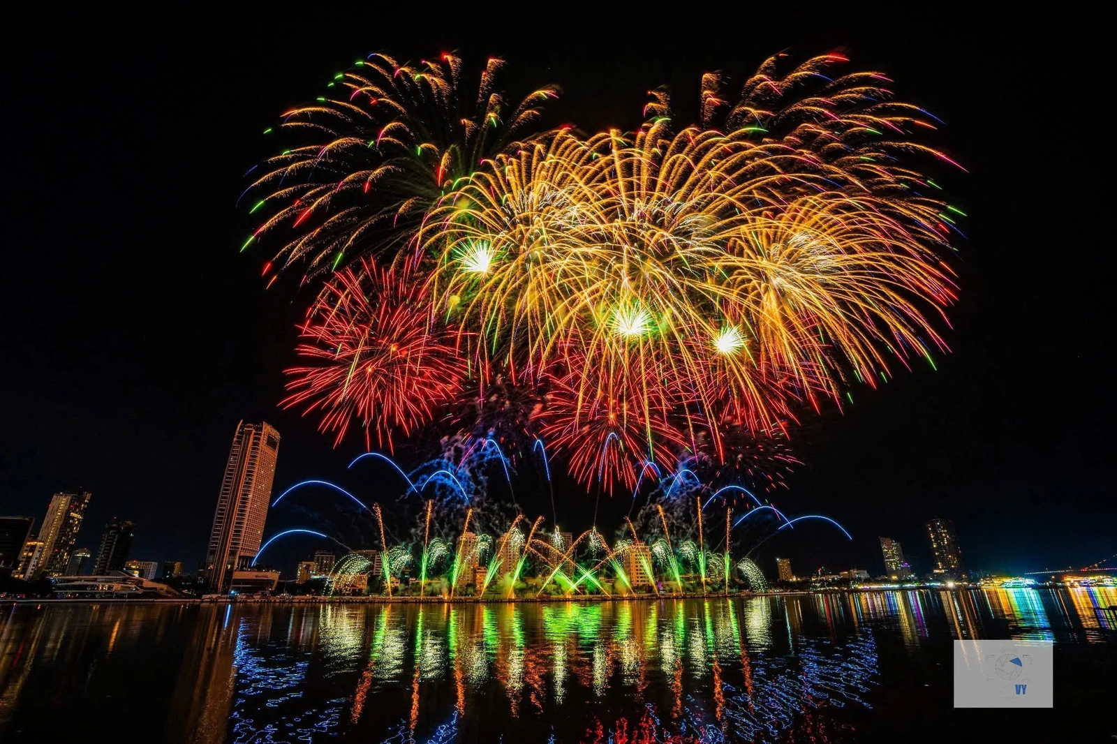 Z121 Vina Pyrotech giành vị trí Á quân Lễ hội pháo hoa Quốc tế Đà Nẵng ngay năm đầu tham dự