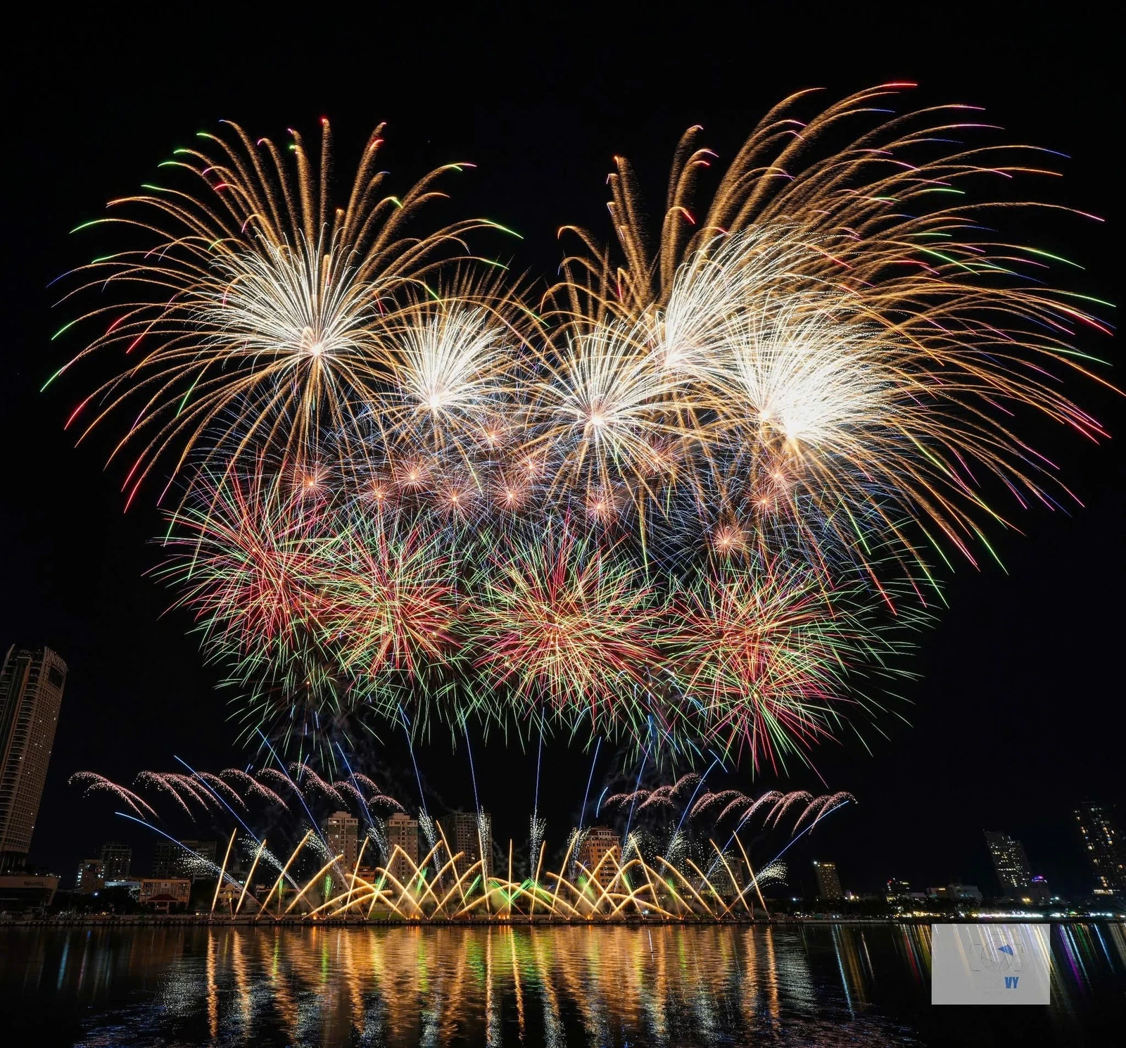 Z121 Vina Pyrotech giành vị trí Á quân Lễ hội pháo hoa Quốc tế Đà Nẵng ngay năm đầu tham dự