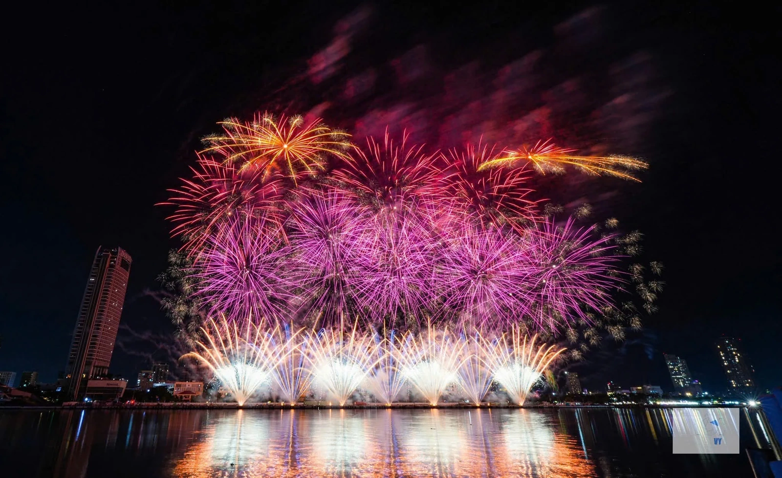 Z121 Vina Pyrotech giành vị trí Á quân Lễ hội pháo hoa Quốc tế Đà Nẵng ngay năm đầu tham dự