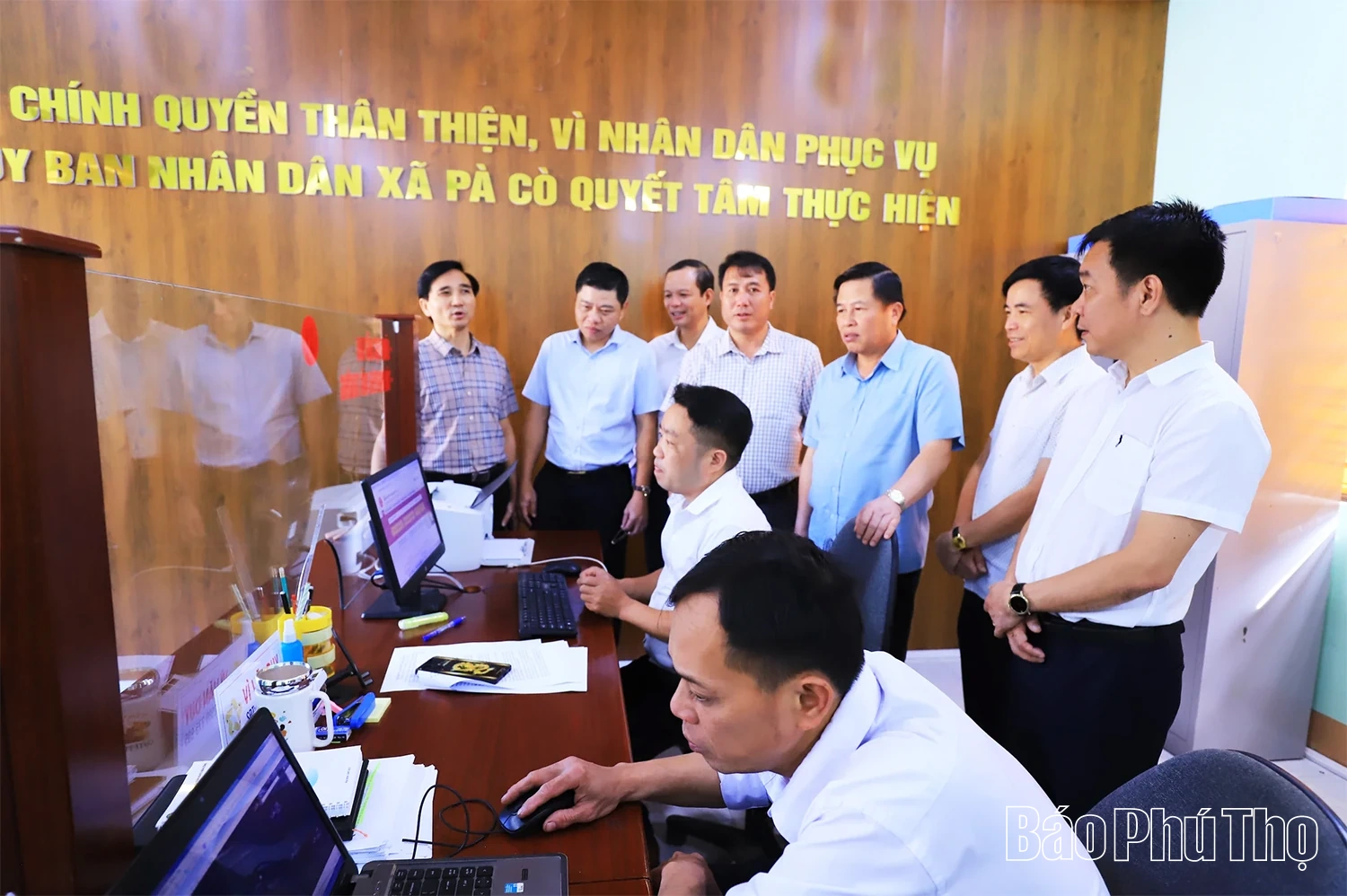 Phó Chủ tịch UBND tỉnh Đinh Công Sứ kiểm tra tình hình hoạt động của chính quyền 2 xã Pà Cò và Mai Châu