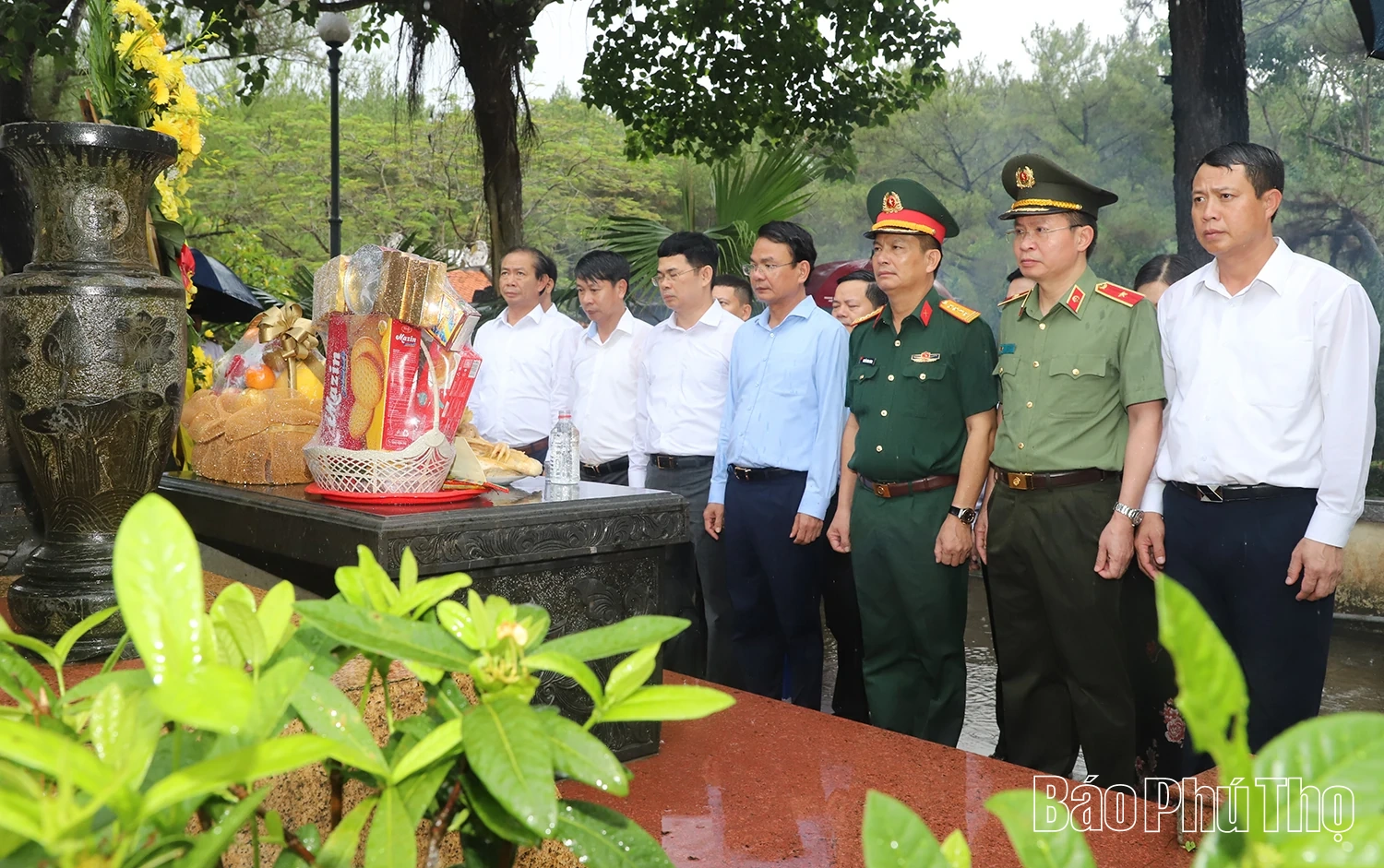 Tháng Bảy ở Nghĩa trang Liệt sĩ Quốc gia Trường Sơn
