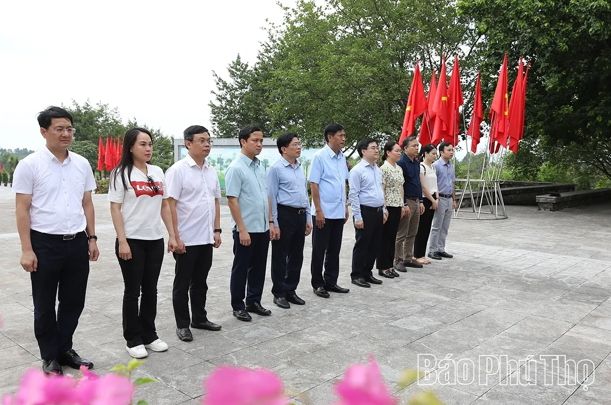 Đoàn công tác của Ban Nội chính Trung ương dâng hương tưởng niệm các Anh hùng Liệt sĩ