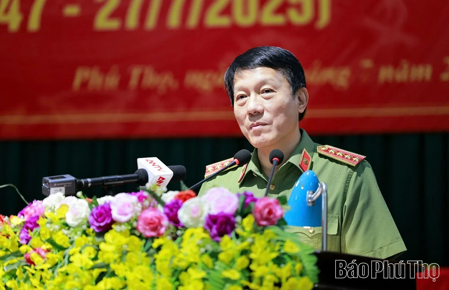 Bộ trưởng Bộ Công an Lương Tam Quang thăm, tặng quà tại Trung tâm điều dưỡng người có công tỉnh