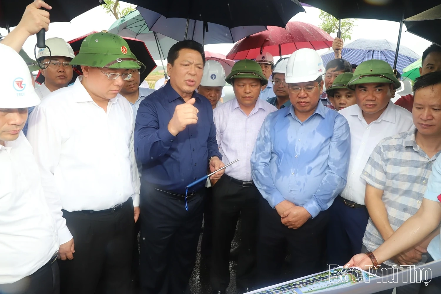 Bộ trưởng Bộ Xây dựng Trần Hồng Minh kiểm tra tình hình thực hiện Dự án tuyến đường sắt Lào Cai - Hà Nội - Hải Phòng tại tỉnh Phú Thọ