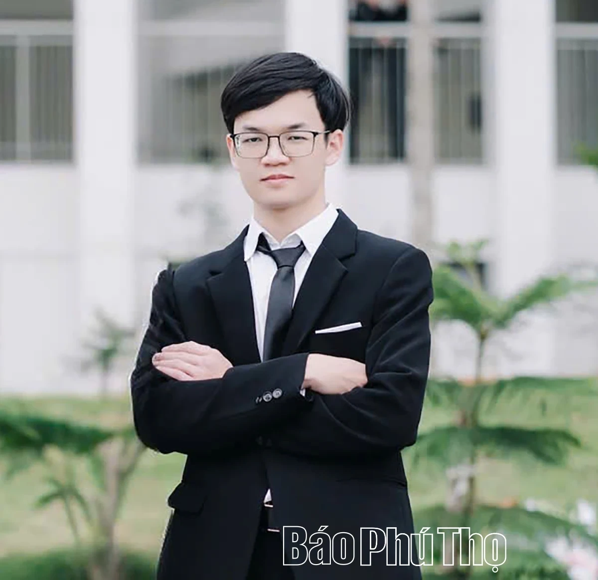 Tặng thưởng Bằng khen cho các cá nhân đạt thành tích xuất sắc trong kỳ thi tốt nghiệp THPT năm 2025