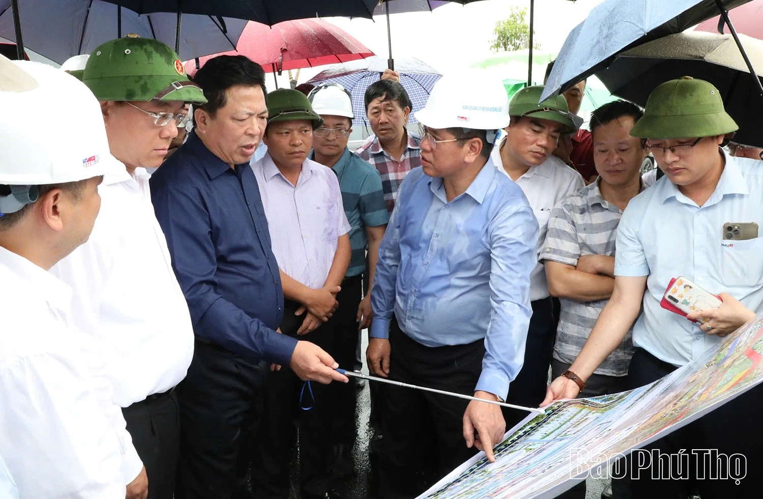 Bộ trưởng Bộ Xây dựng Trần Hồng Minh kiểm tra tình hình thực hiện Dự án tuyến đường sắt Lào Cai - Hà Nội - Hải Phòng tại tỉnh Phú Thọ