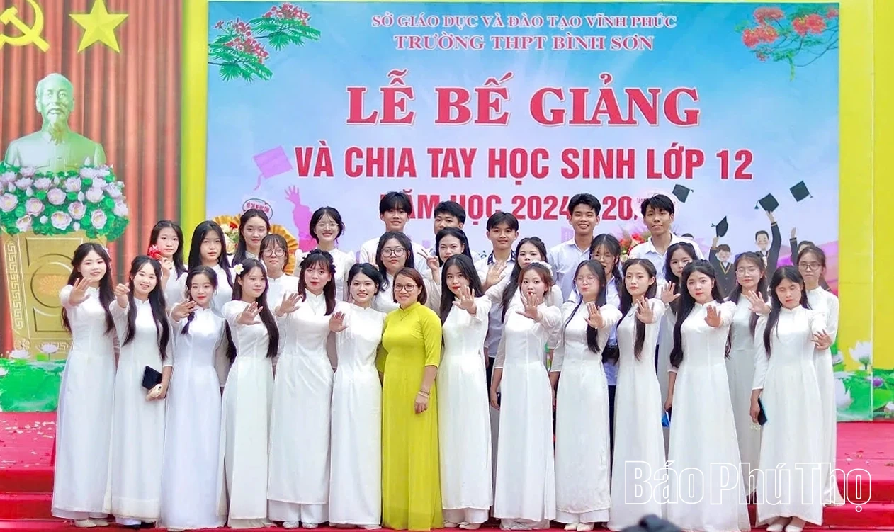 Nữ sinh trường làng trở thành thủ khoa