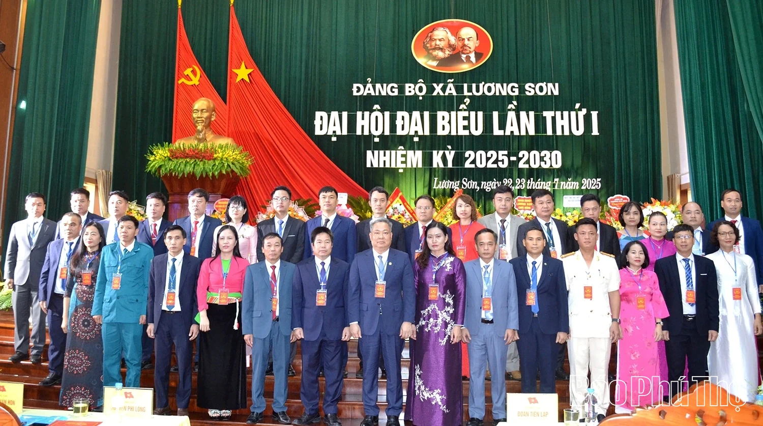 Phó Bí thư Thường trực Tỉnh ủy Nguyễn Phi Long dự và chỉ đạo Đại hội Đảng bộ xã Lương Sơn lần thứ I