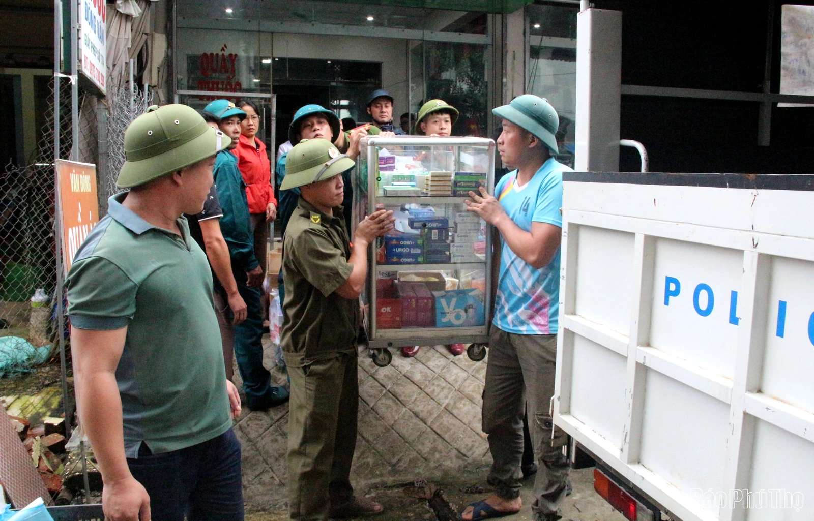 Sau bão là nỗi lo sạt lở đất