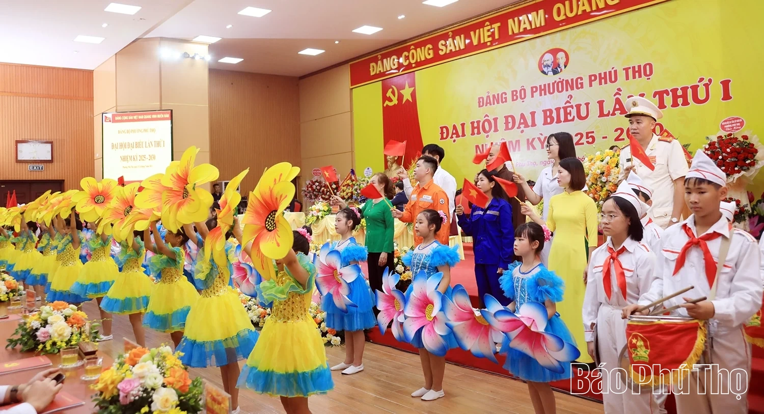 Chủ tịch HĐND tỉnh Bùi Văn Quang dự, chỉ đạo Đại hội Đảng bộ phường Phú Thọ lần thứ I