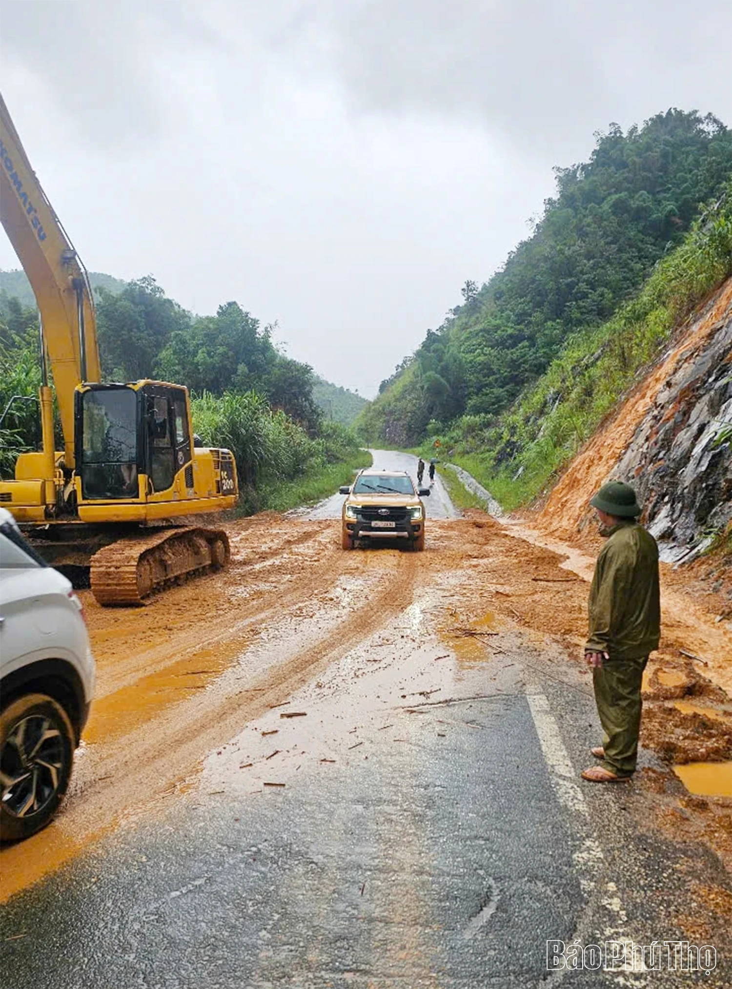 Khẩn trương xử lý các điểm trượt sạt trên tuyến đường 433 đi các xã vùng cao