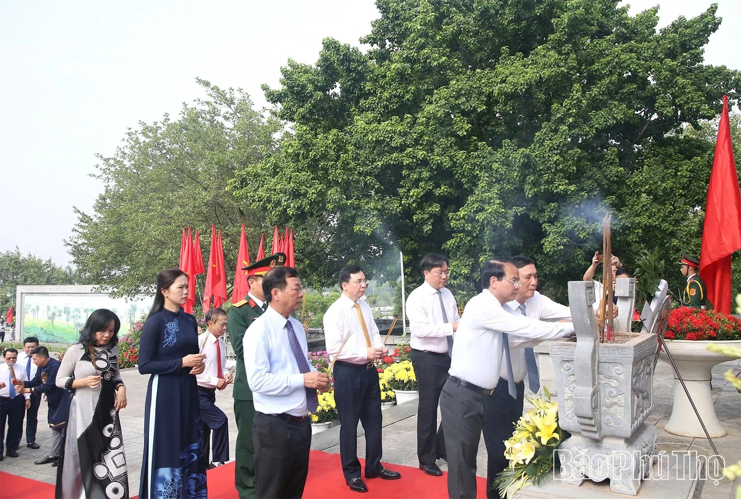 Đoàn đại biểu lãnh đạo tỉnh dâng hương tưởng nhớ các Anh hùng Liệt sĩ nhân kỷ niệm 78 năm Ngày Thương binh - Liệt sĩ