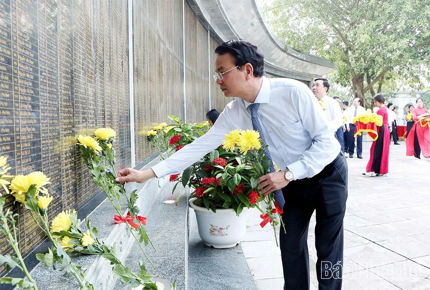 Đoàn đại biểu lãnh đạo tỉnh dâng hương tưởng nhớ các Anh hùng Liệt sĩ nhân kỷ niệm 78 năm Ngày Thương binh - Liệt sĩ