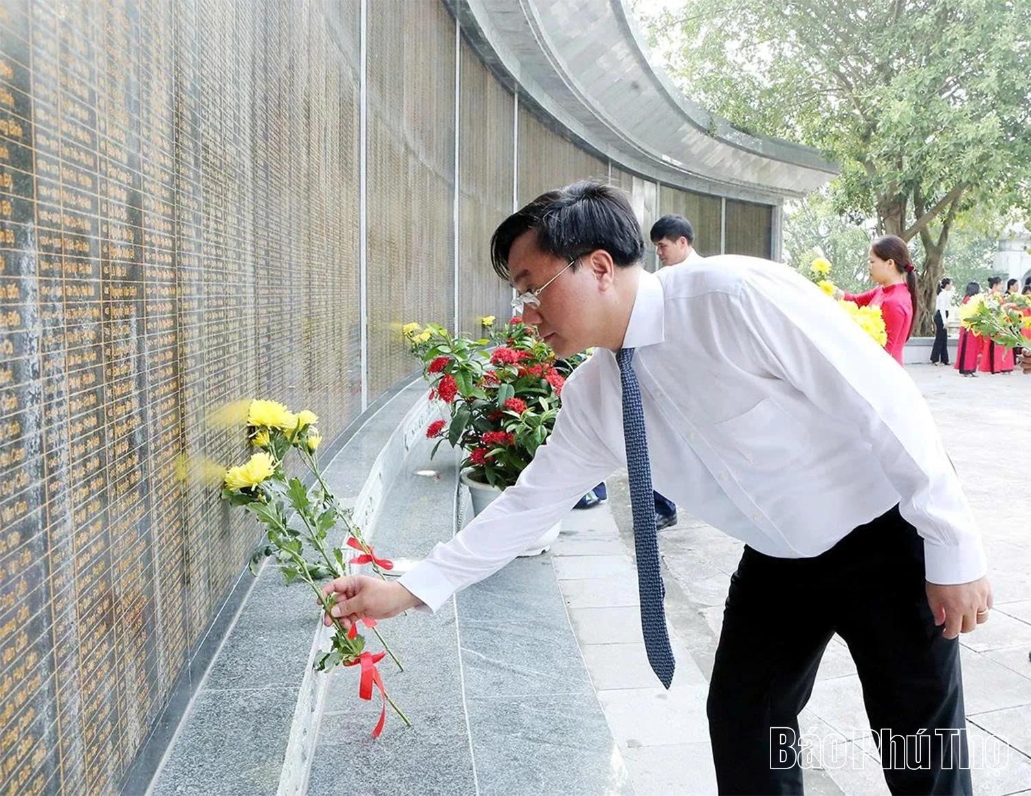 Đoàn đại biểu lãnh đạo tỉnh dâng hương tưởng nhớ các Anh hùng Liệt sĩ nhân kỷ niệm 78 năm Ngày Thương binh - Liệt sĩ