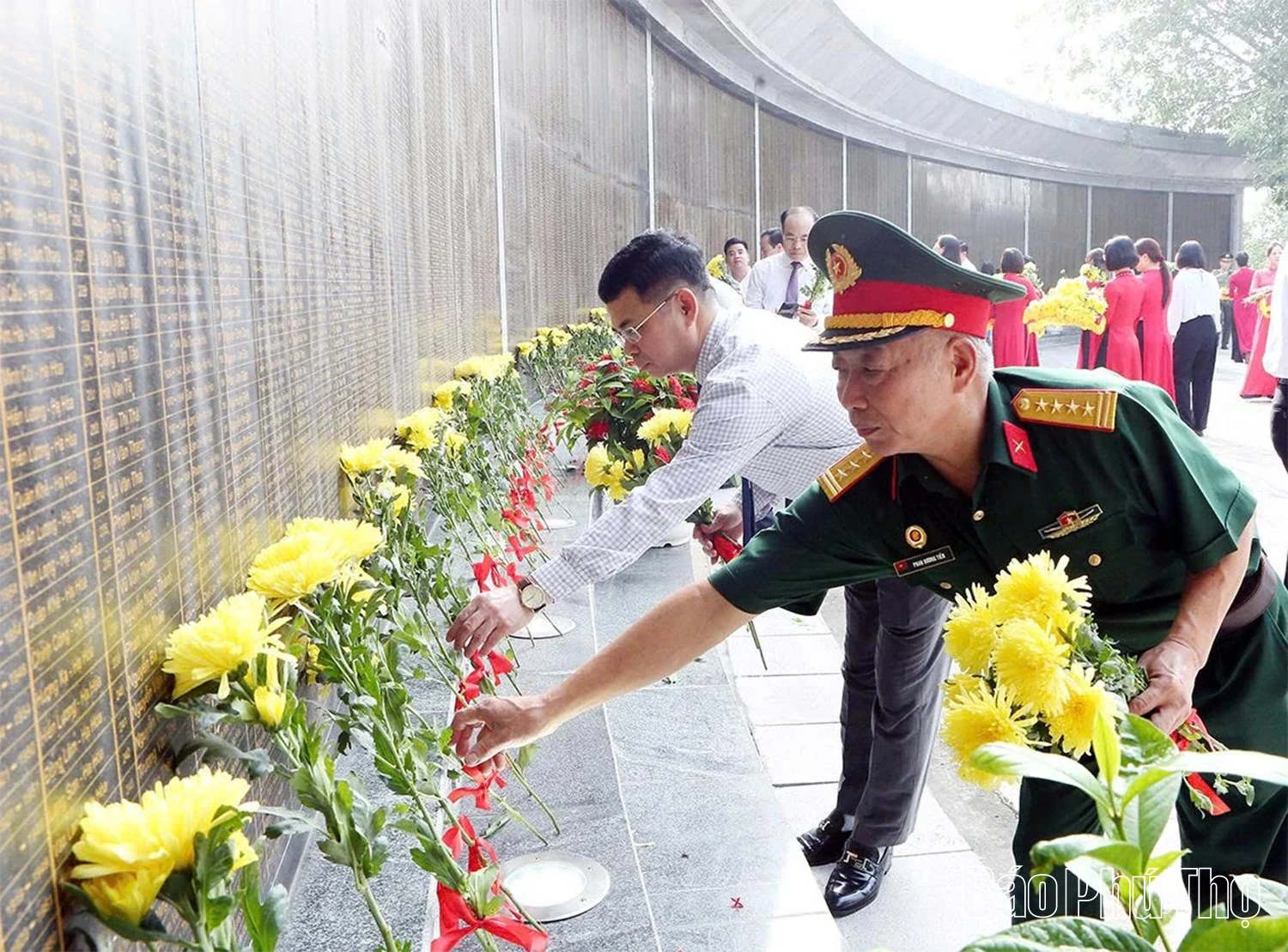 Đoàn đại biểu lãnh đạo tỉnh dâng hương tưởng nhớ các Anh hùng Liệt sĩ nhân kỷ niệm 78 năm Ngày Thương binh - Liệt sĩ