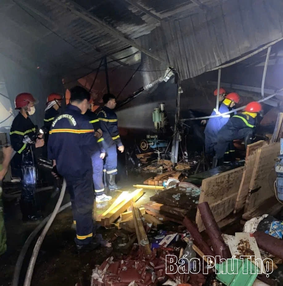 Cháy xưởng gỗ tại xã Vĩnh Tường