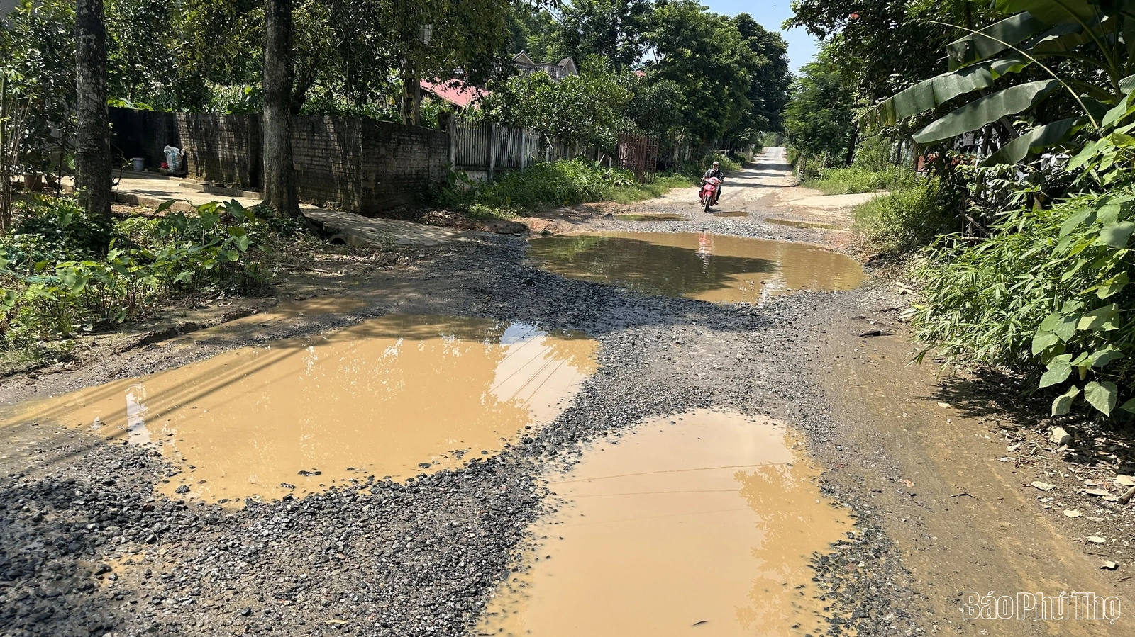 Tuyến đường liên xã Văn Miếu - Khả Cửu xuống cấp nghiêm trọng