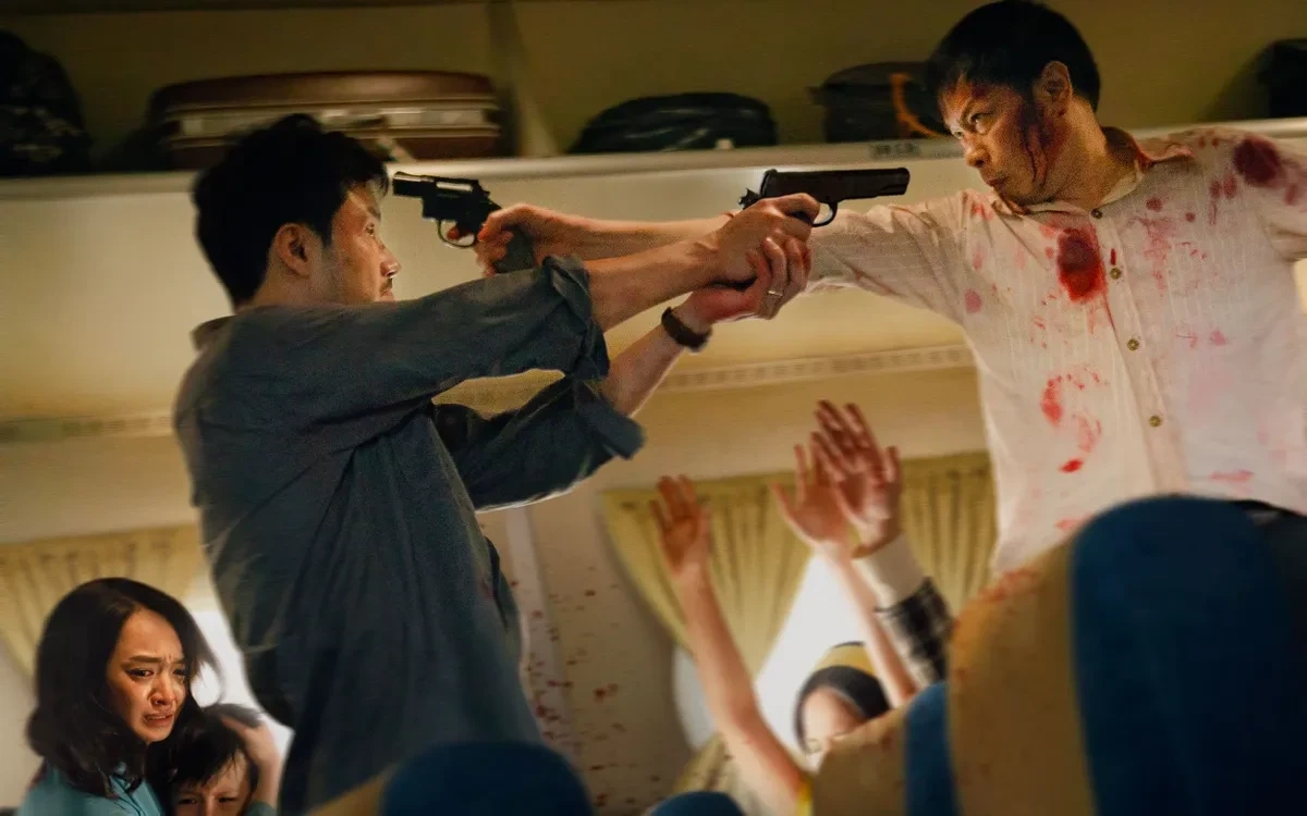 Cảnh đối đầu nghẹt thở của Thái Hòa và Thanh Sơn trong “Tử chiến trên không”