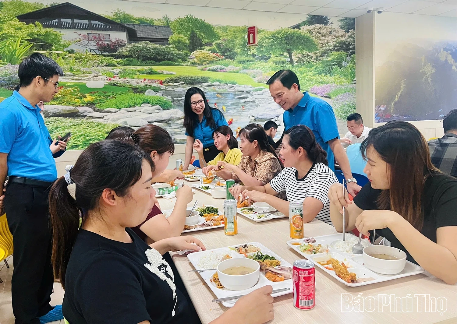 Ấm áp “Bữa cơm công đoàn” năm 2025