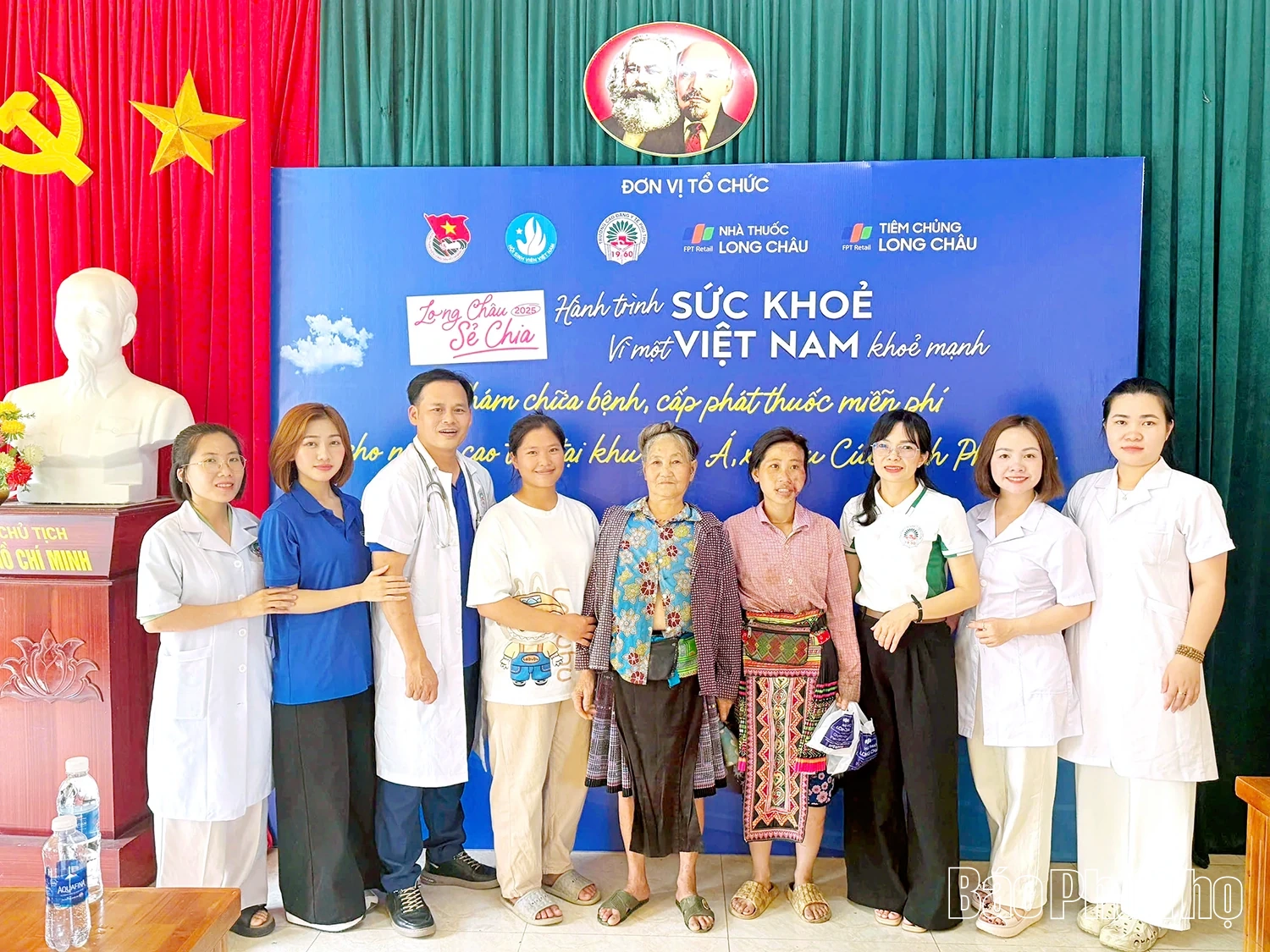 Khám bệnh, tư vấn sức khỏe, cấp thuốc miễn phí cho người cao tuổi, trẻ em tại xã Thu Cúc