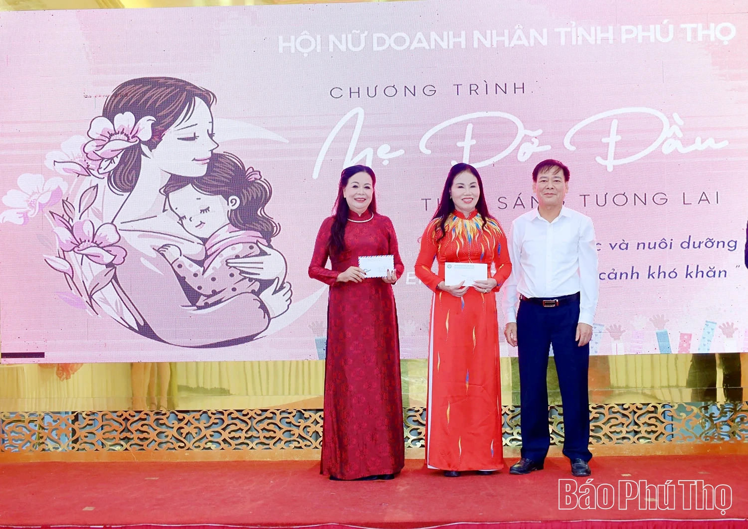 Mẹ đỡ đầu - thắp sáng tương lai