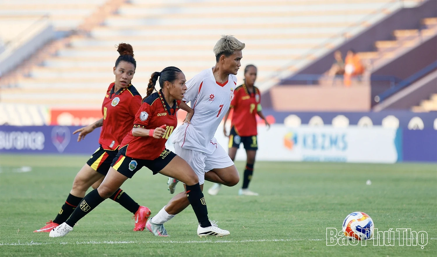 Tiếp đà chiến thắng, Đội tuyển nữ Myanmar vươn lên đứng đầu Bảng B