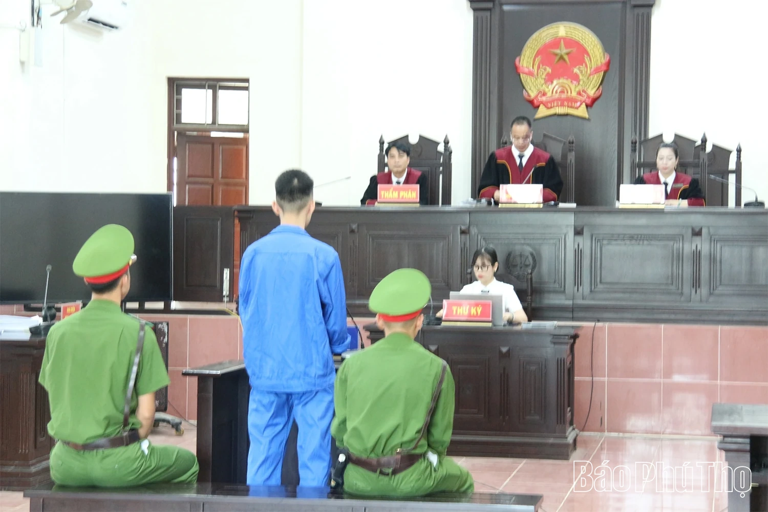 Tụ tập gây rối giữa đêm, bị cáo đang là trẻ vị thành niên bị phạt 10 tháng tù