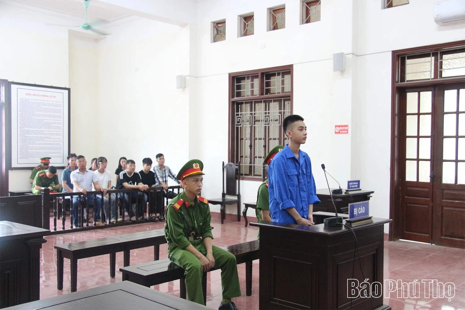 Tụ tập gây rối giữa đêm, bị cáo đang là trẻ vị thành niên bị phạt 10 tháng tù