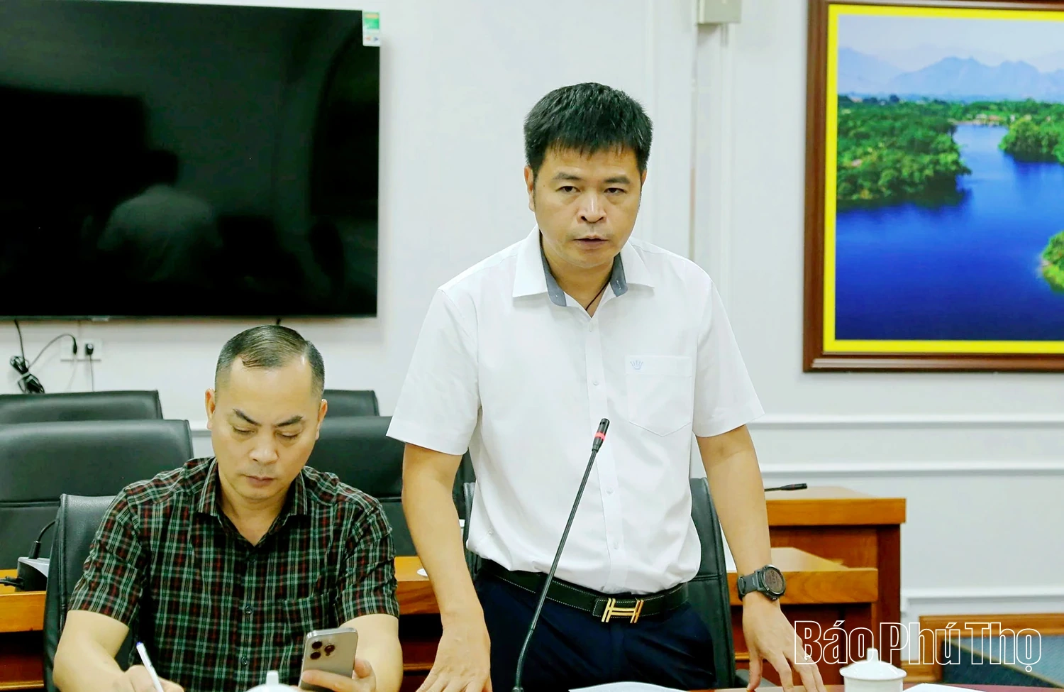 Phó Chủ tịch UBND tỉnh Vũ Việt Văn kiểm tra chung cư Hòa Phong và khu chợ Trung tâm Việt Trì (cũ)