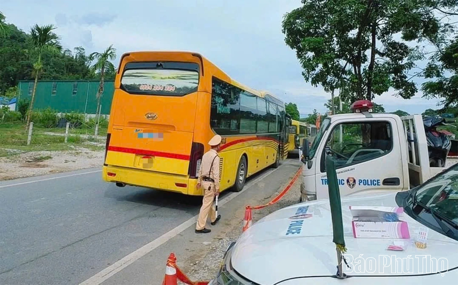 Phạt 140 triệu đồng 2 xe khách chở quá số người quy định