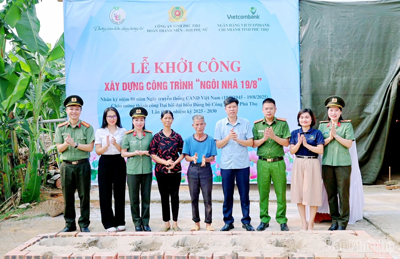 Xứng đáng là chỗ dựa tin cậy của Nhân dân, là lực lượng trung thành tuyệt đối với Đảng