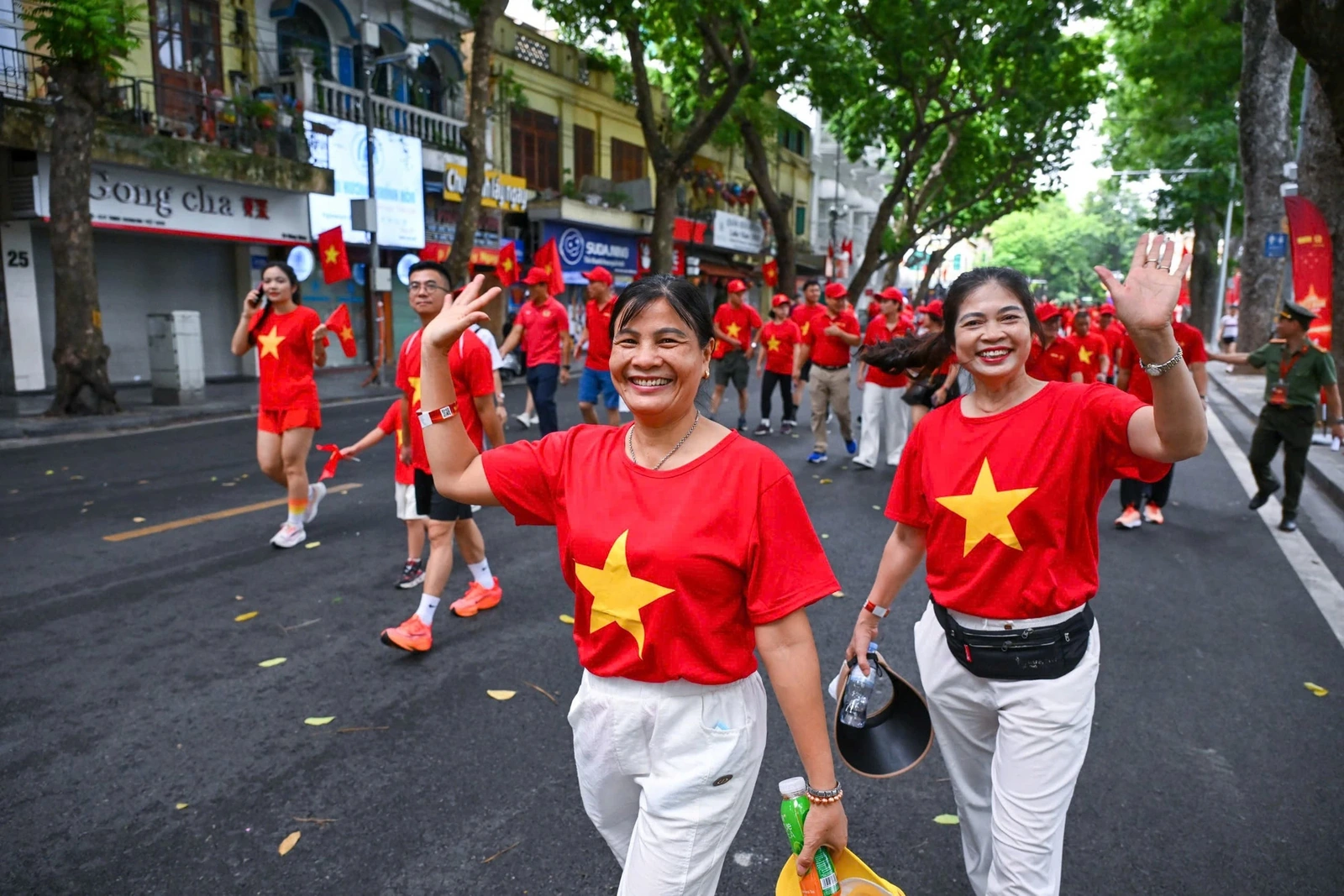 Hơn 1 triệu người cùng đi bộ vì một Việt Nam đoàn kết, hùng cường tiến vào kỷ nguyên mới
