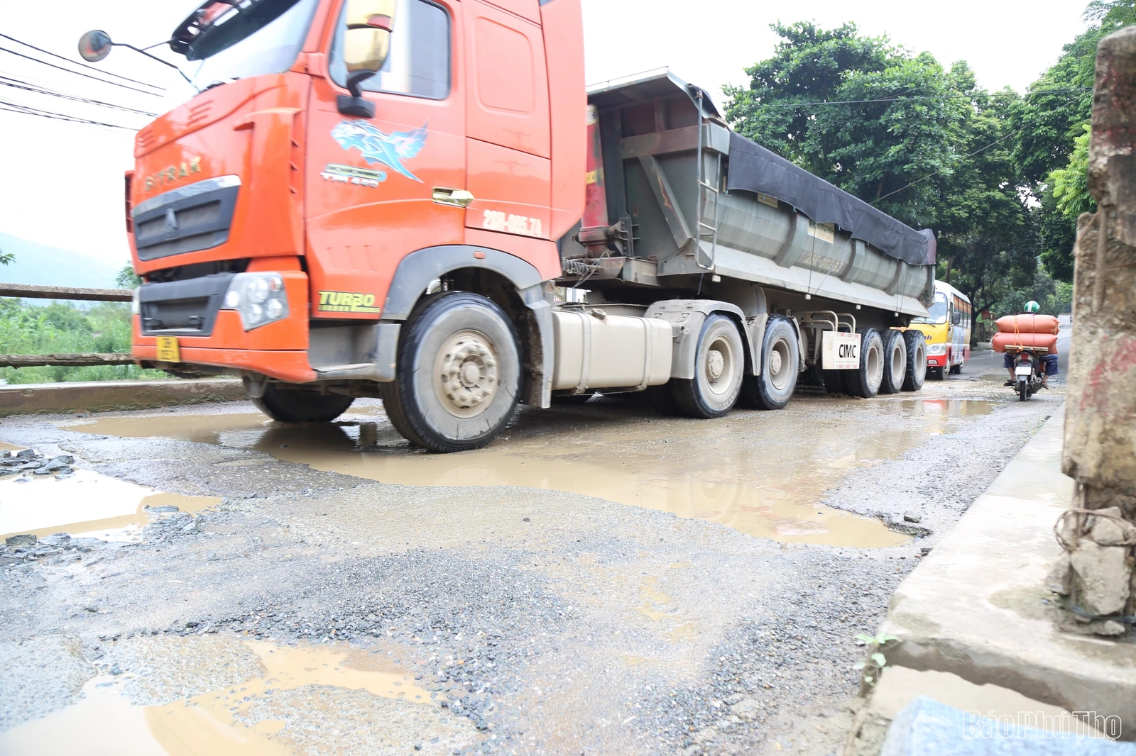 Cầu Chăm xuống cấp, người dân bất an