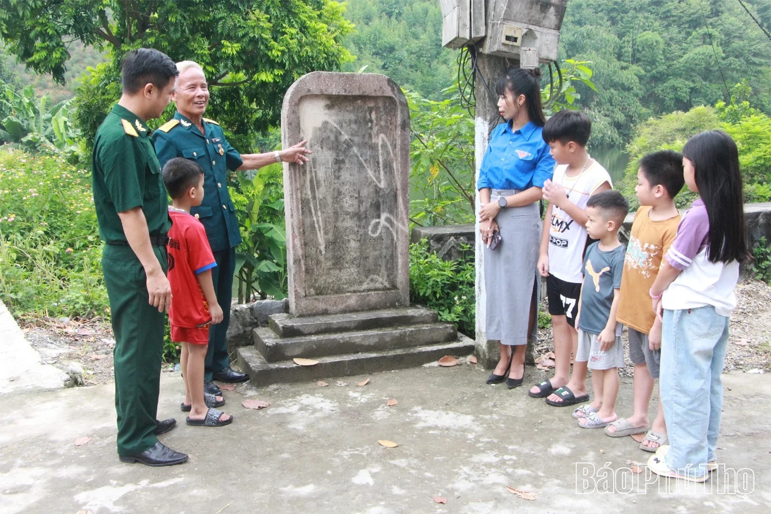 Khởi sắc miền quê cách mạng