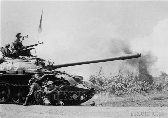 Viết tiếp trang sử hào hùng, bảo vệ vững chắc thành quả cách mạng