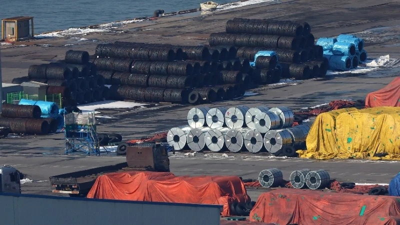 Mỹ tăng thuế đối với hơn 400 mặt hàng chứa nhôm, thép